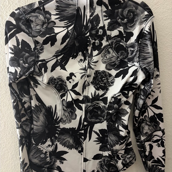 lululemon athletica Monochrome Floral Long Sleeve Top - Picture 2 of 3